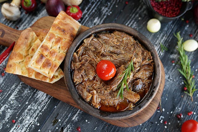 ÇÖMLEKTE KUZU TANDIR