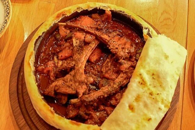 FIRINDA KAPAMA ÇÖMLEKTE PİRZOLA
