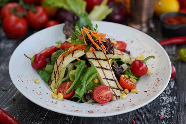 IZGARA HELLİM PEYNİRLİ SALATA